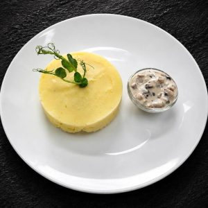 КАРТОФЕЛЬНОЕ ПЮРЕ С ГРИБНЫМ СОУСОМ